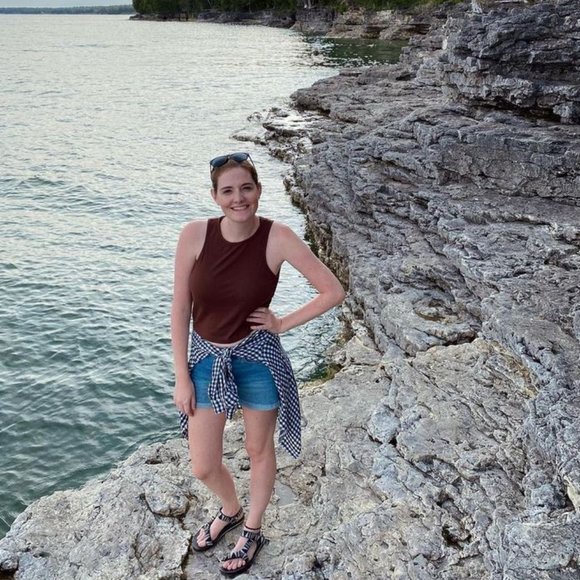 Meet your Posher, Marissa - Picture 1 of 2